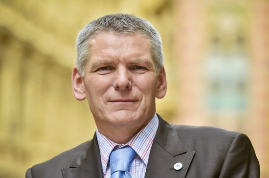 JIŘÍ HYNEK 2018 Kandidát na prezidenta České republiky 2018, SILNÝ PREZIDENT PRO TĚŽKÉ ČASY! www.hynekprezident.cz
